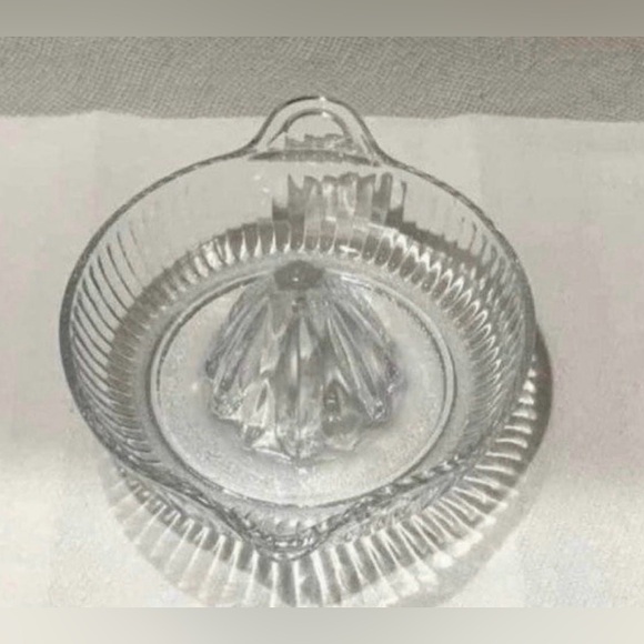 Vintage Citrus Glass Hand Juicer Ribbed Design with Small Handle & Pouring Spout - Picture 3 of 6